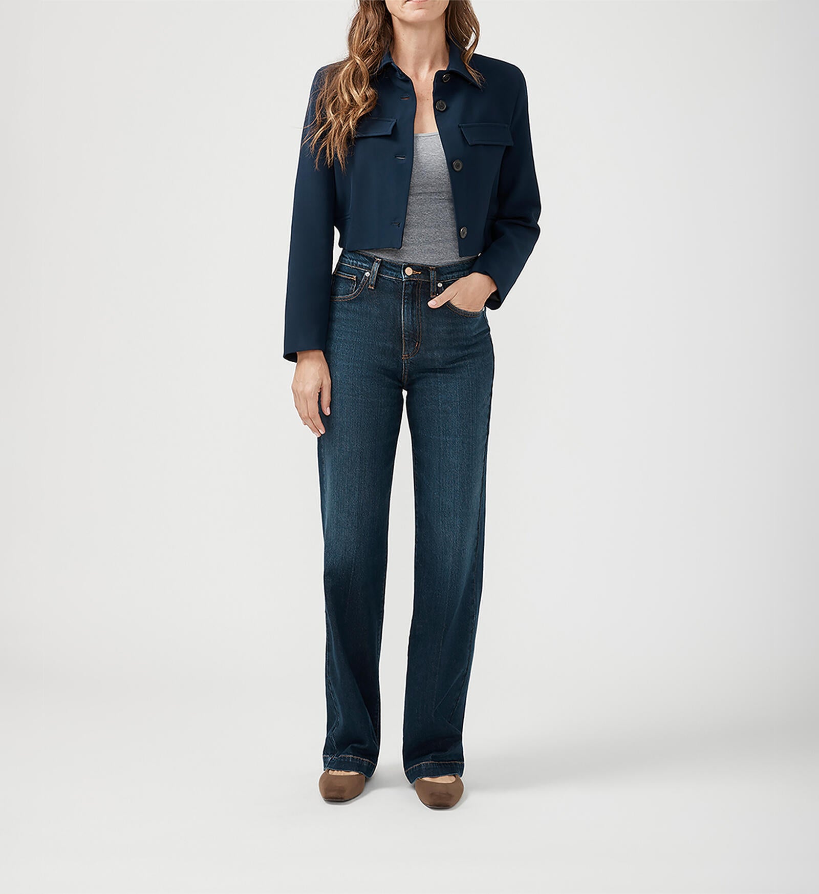 With plenty of vintage vibes, Highly Desirable is Silver Jeans Co.’s highest rise yet. It’s fitted at the waist, slim through the hip and thigh, and relaxed through the leg. The result? A ‘90s jean that flatters, lengthens, and has an epic butt-lifting effect. Finished with old-school details.