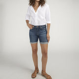 The name says it all—this on-trend women’s short is a Sure Thing. It’s designed with an everyday not-too-high high rise and a slim fit that’s perfect for a variety of body types. Plus, the stretch denim forms and shapes to flatter every angle. Finished with a length that lands just above the knee.