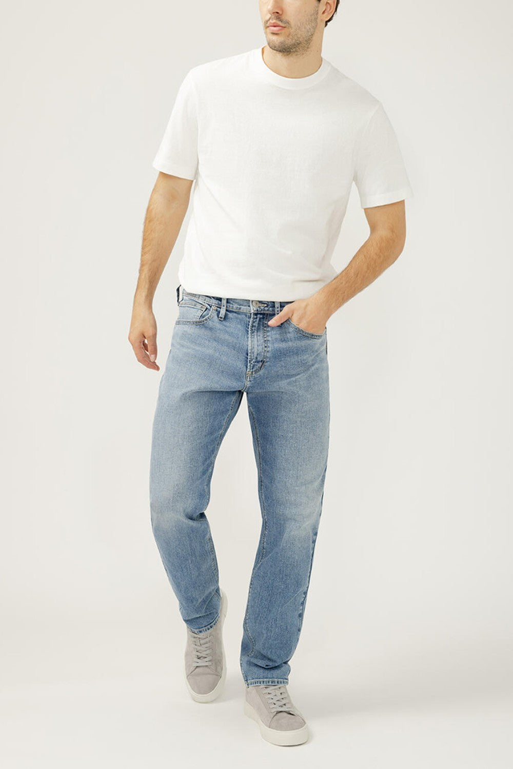Machray is a modern take on the athletic fit jean, featuring a longer saddle and a slim-yet-spacious fit through the hip and thigh. Built for a close-but-comfortable sporty look, it’s finished with a classic straight leg opening for a sleek finish.