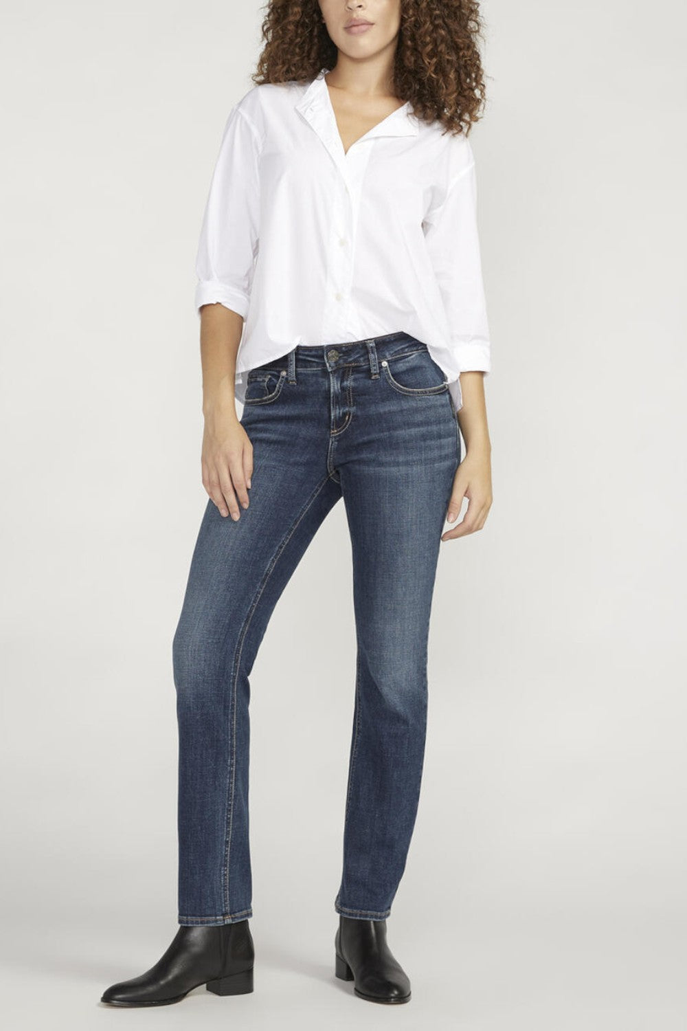 Meet Elyse, your soon-to-be go-to. This jean features a classic mid rise and eased waistband—delivering comfort to the midsection while eliminating muffin top. Plus, the extra room in the hip and thigh hugs curves perfectly. When you’re craving something comfortable, Elyse truly has you covered!