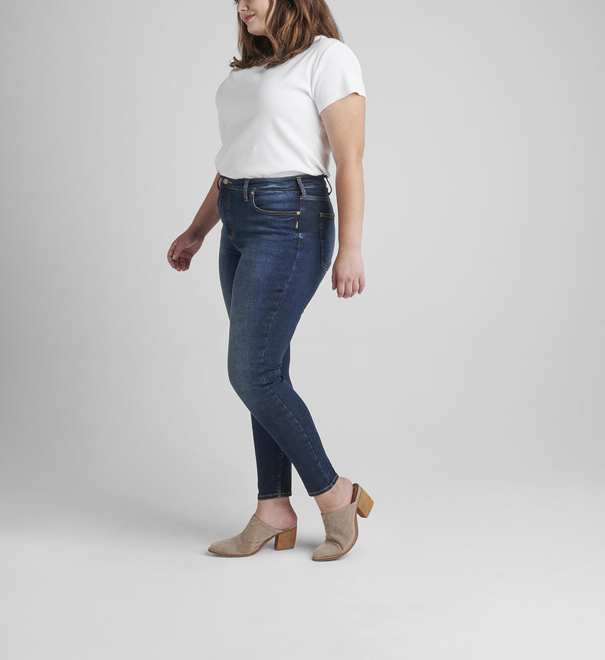 You’ve never seen jeans quite like ultra-flattering Infinite Fit. This high-rise must-have is made with super simple sizing, adapts to life's body changes, and is built for 24/7, 365 wear.
