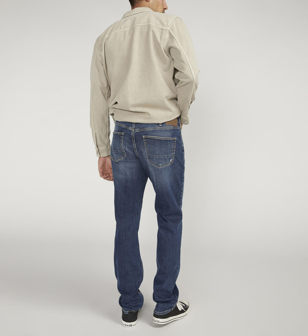 Machray is a modern take on the athletic fit jean. This style features a longer saddle and a slim-yet-spacious fit through the hip and thigh—proving some much-needed room for muscles