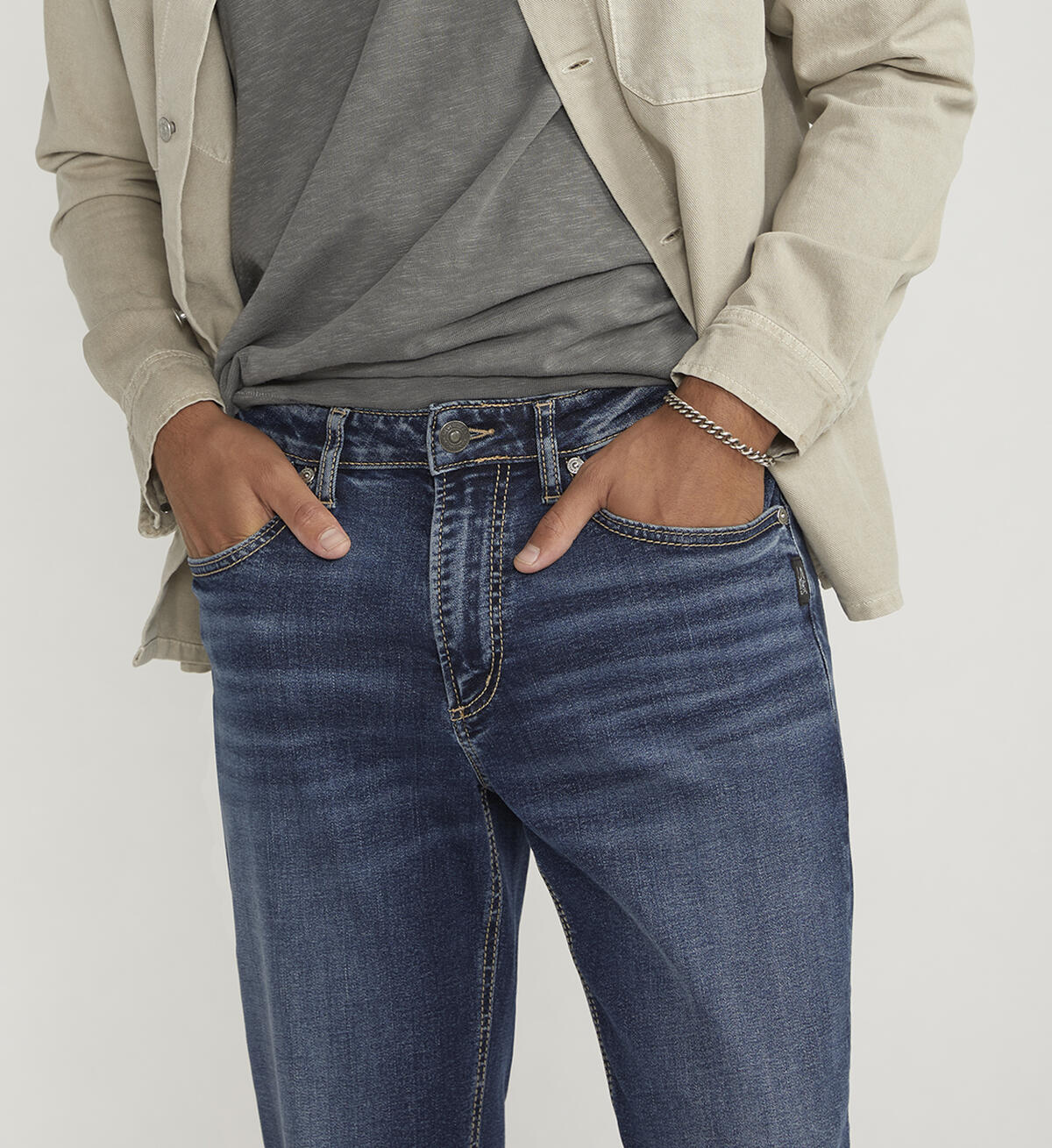 Machray is a modern take on the athletic fit jean. This style features a longer saddle and a slim-yet-spacious fit through the hip and thigh—proving some much-needed room for muscles
