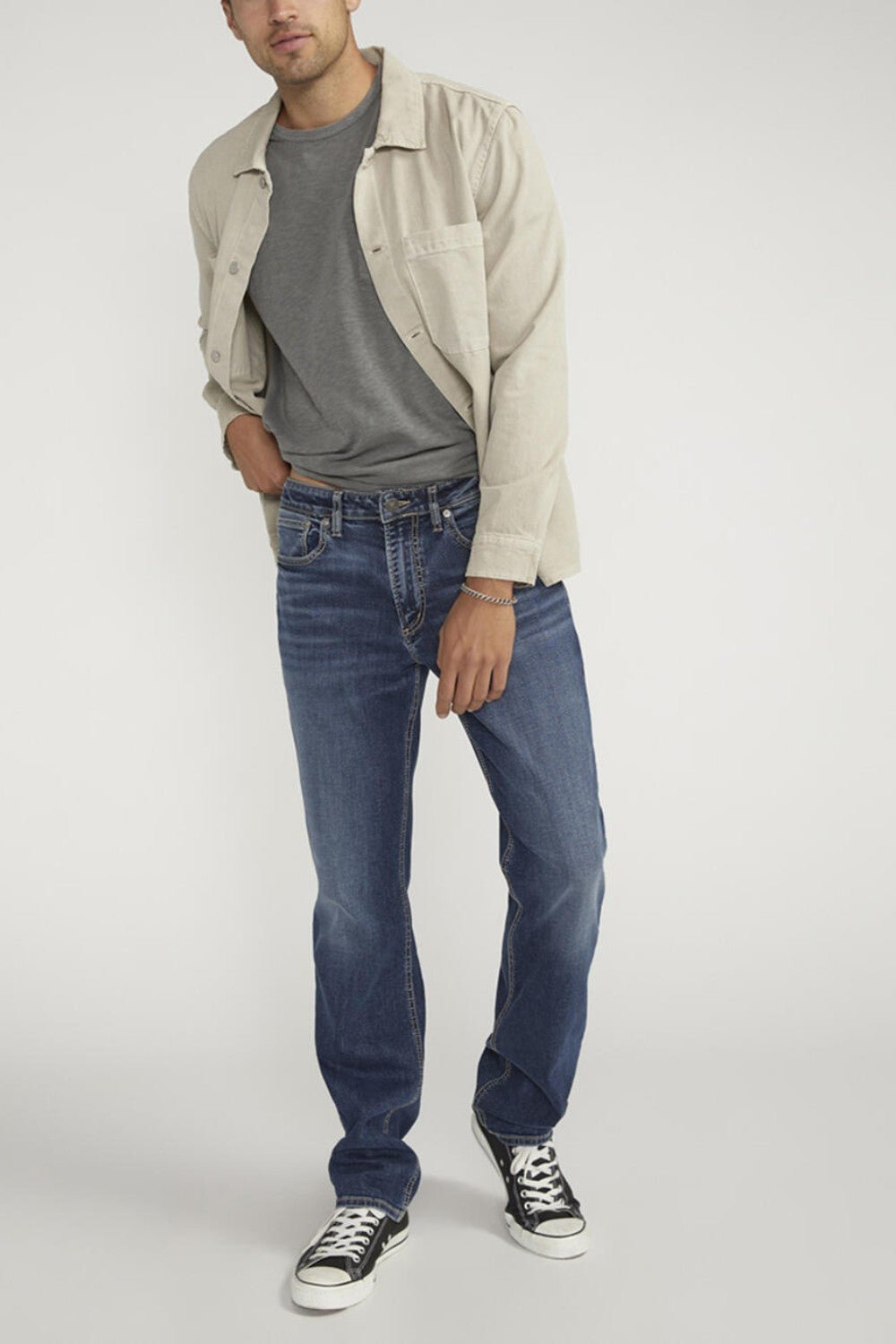 Machray is a modern take on the athletic fit jean. This style features a longer saddle and a slim-yet-spacious fit through the hip and thigh—proving some much-needed room for muscles. Built for a close-but-comfortable sporty look, Machray is then finished with an iconic straight leg opening.