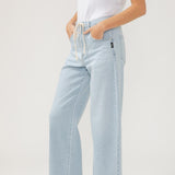 On-trend and effortless, our Be Easy women’s straight leg jeans are the laid-back pair that still elevate your style. Feel stylish but be at ease with an adjustable drawstring waist, comfortable high rise, relaxed fit and straight-leg silhouette that flatters your shape and goes with everything.