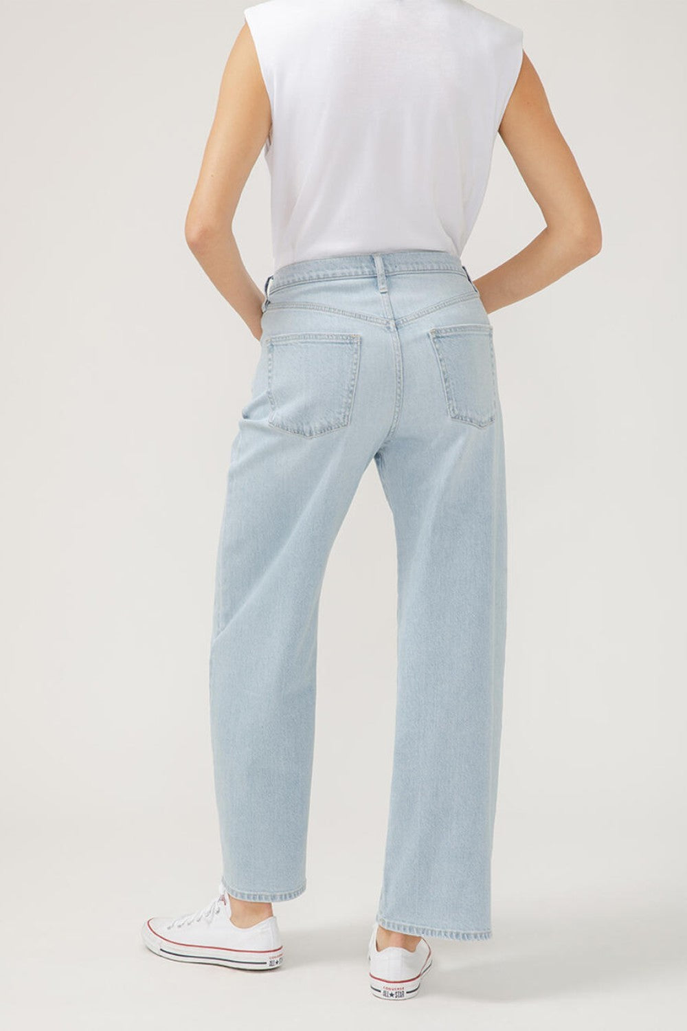 On-trend and effortless, our Be Easy women’s straight leg jeans are the laid-back pair that still elevate your style. Feel stylish but be at ease with an adjustable drawstring waist, comfortable high rise, relaxed fit and straight-leg silhouette that flatters your shape and goes with everything.