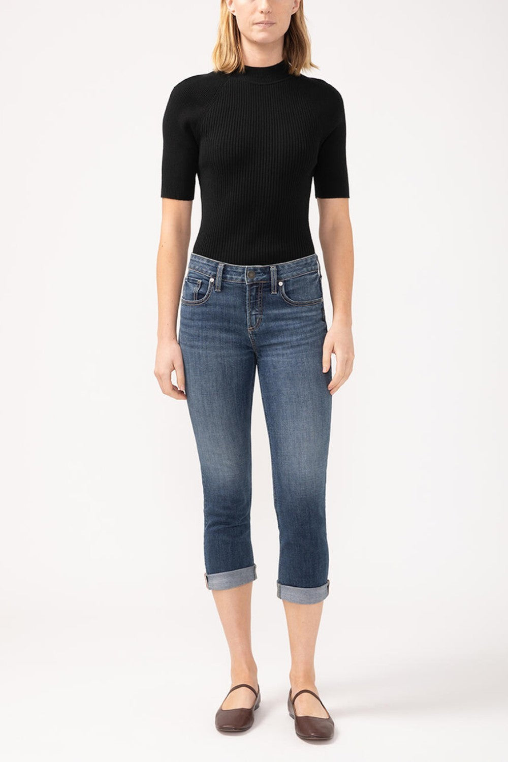 Suki is the best-selling Silver Jeans Co. curvy fit for good reason. Made with Luxe Stretch denim and designed to enhance curves, this fit creates a flattering silhouette with ease in the hip and thigh. The classic mid rise is comfortable, and the contoured waistband ensures a zero-gap fit.