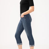 Suki is the best-selling Silver Jeans Co. curvy fit for good reason. Made with Luxe Stretch denim and designed to enhance curves, this fit creates a flattering silhouette with ease in the hip and thigh. The classic mid rise is comfortable, and the contoured waistband ensures a zero-gap fit.