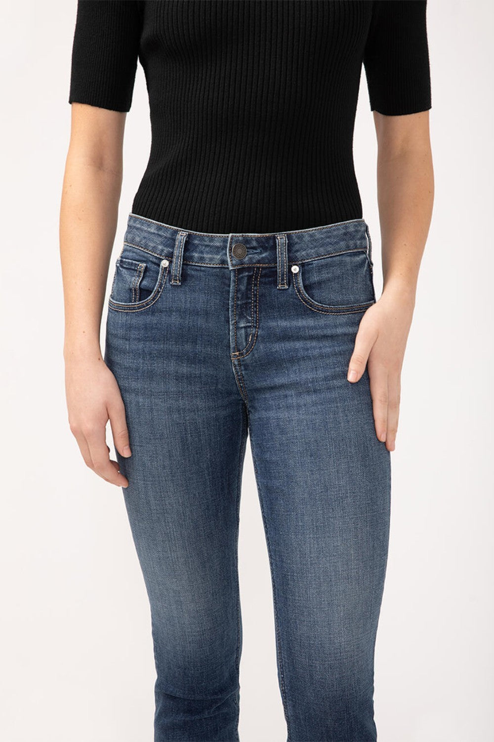 Suki is the best-selling Silver Jeans Co. curvy fit for good reason. Made with Luxe Stretch denim and designed to enhance curves, this fit creates a flattering silhouette with ease in the hip and thigh. The classic mid rise is comfortable, and the contoured waistband ensures a zero-gap fit.
