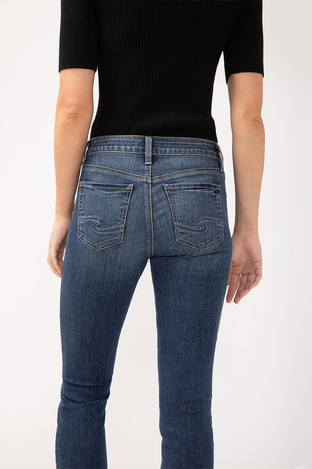 Suki is the best-selling Silver Jeans Co. curvy fit for good reason. Made with Luxe Stretch denim and designed to enhance curves, this fit creates a flattering silhouette with ease in the hip and thigh. The classic mid rise is comfortable, and the contoured waistband ensures a zero-gap fit.
