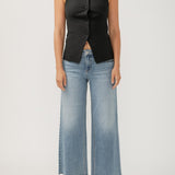 Suki is the best-selling Silver Jeans Co. curvy fit for good reason. Made with Luxe Stretch denim and designed to enhance curves, this fit creates a flattering silhouette with ease in the hip and thigh. The classic mid rise is comfortable, and the contoured waistband ensures a zero-gap fit.