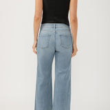 Suki is the best-selling Silver Jeans Co. curvy fit for good reason. Made with Luxe Stretch denim and designed to enhance curves, this fit creates a flattering silhouette with ease in the hip and thigh. The classic mid rise is comfortable, and the contoured waistband ensures a zero-gap fit.