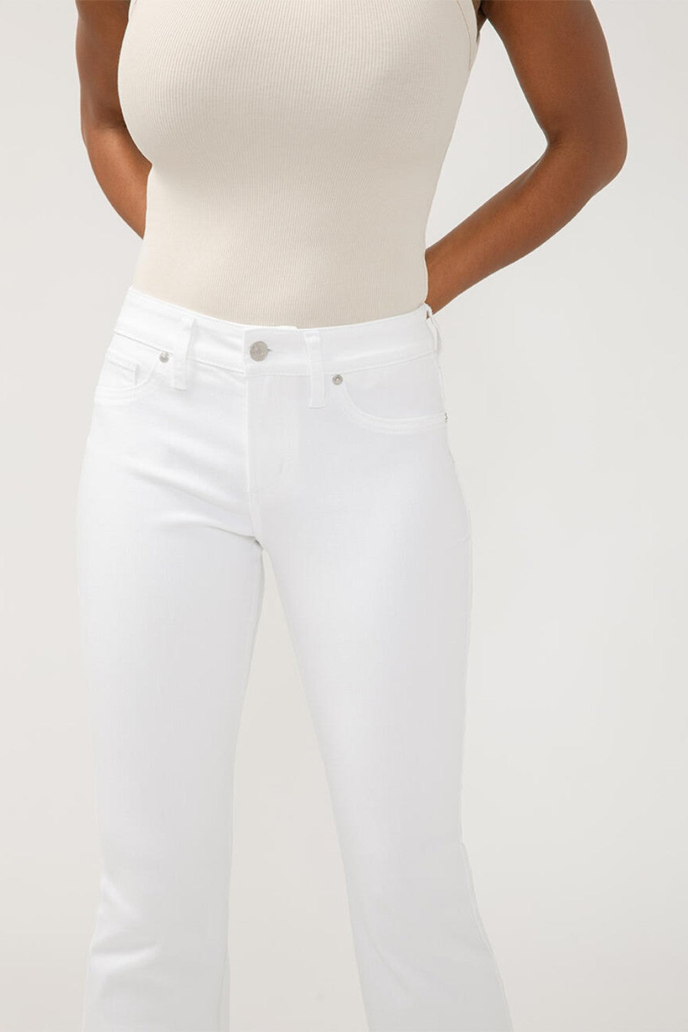 Suki is the best-selling Silver Jeans Co. curvy fit for good reason. Made with Luxe Stretch denim and designed to enhance curves, this fit creates a flattering silhouette with ease in the hip and thigh. The classic mid rise is comfortable, and the contoured waistband ensures a zero-gap fit.