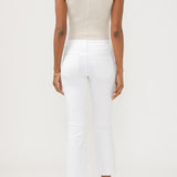 Suki is the best-selling Silver Jeans Co. curvy fit for good reason. Made with Luxe Stretch denim and designed to enhance curves, this fit creates a flattering silhouette with ease in the hip and thigh. The classic mid rise is comfortable, and the contoured waistband ensures a zero-gap fit.