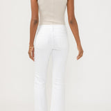 Suki is the best-selling Silver Jeans Co. curvy fit for good reason. Made with Luxe Stretch denim and designed to enhance curves, this fit creates a flattering silhouette with ease in the hip and thigh. The classic mid rise is comfortable, and the contoured waistband ensures a zero-gap fit.