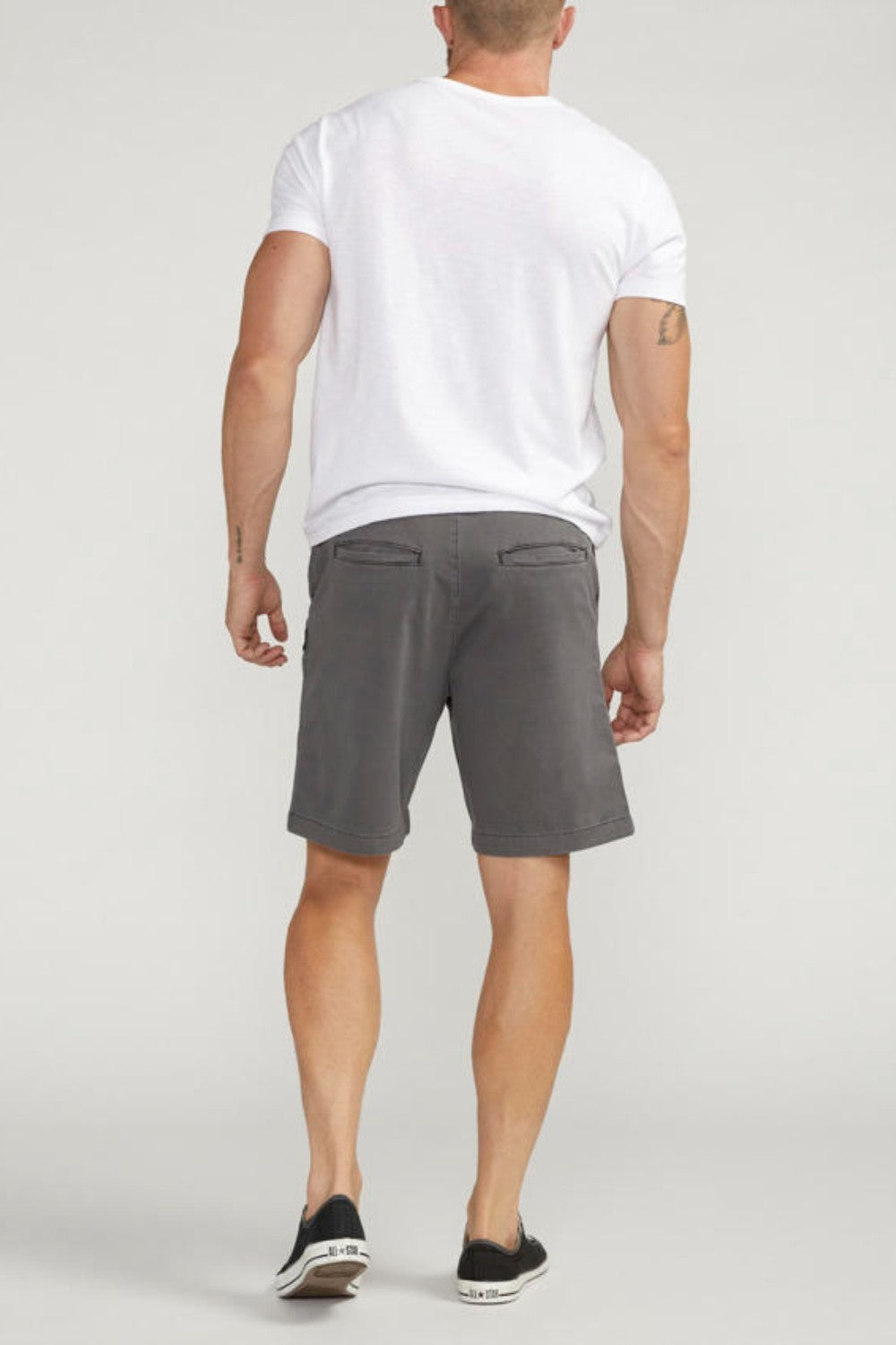 The perfect chino short does exist, and it's made with Essential Twill. Our pull-on chino merges comfort and style for a pair that'll match anything in your closet. Keep it casual with a tee, or dress them up with a polo. These are sure to be your go-tos for spring and summer