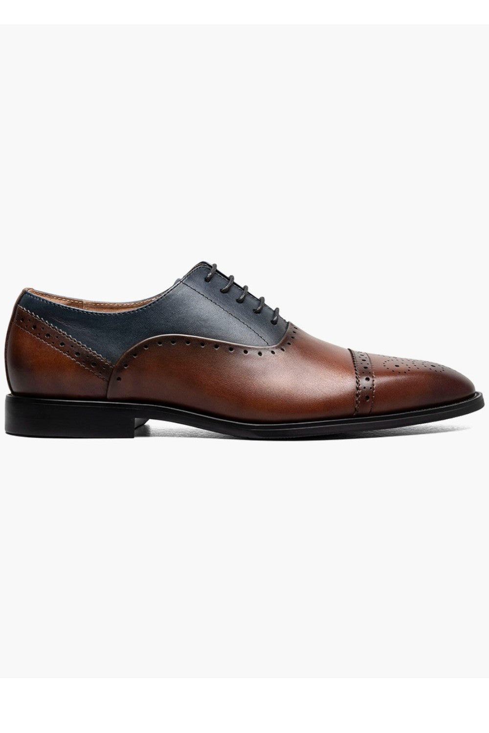 You’ll leave no head unturned with the Stacy Adams Reynolds Cap Toe Oxford. Featuring a rich leather upper with eye-catching perfing and a cool mix of colors, this shoe makes any occasion special.