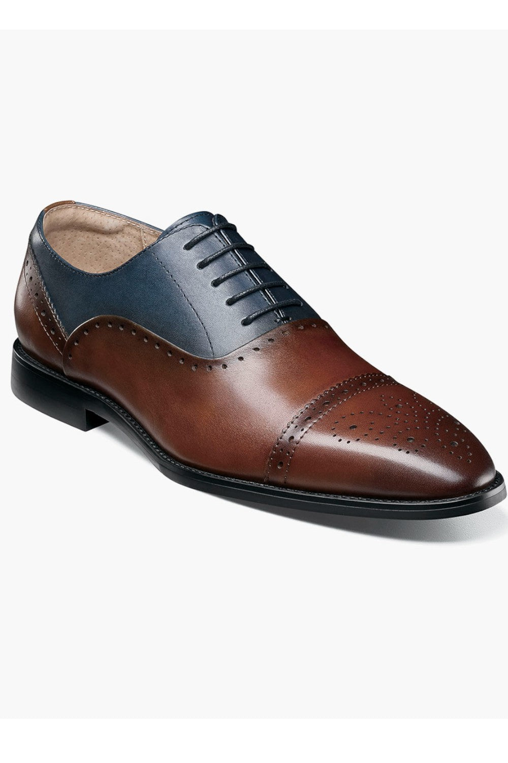 You’ll leave no head unturned with the Stacy Adams Reynolds Cap Toe Oxford. Featuring a rich leather upper with eye-catching perfing and a cool mix of colors, this shoe makes any occasion special.