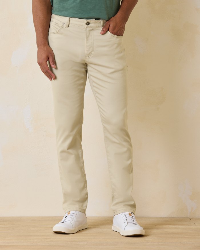 The Harbor Point Brushed Cotton 5-Pocket Pants feel as soft as your favourite pair of sweatpants, but they look ready for a day full of sunshine.