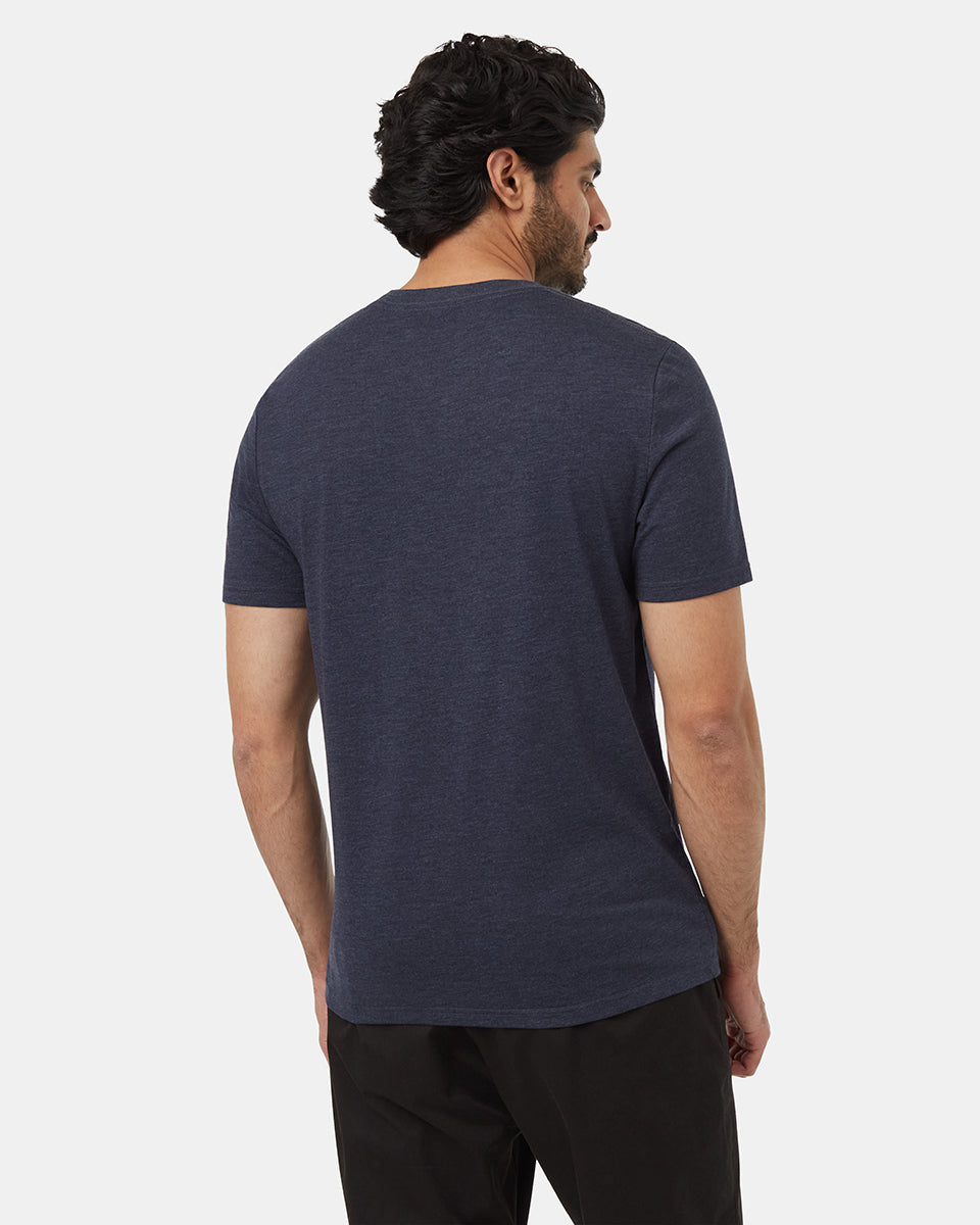 What can we say about this earth-friendly tee that it doesn't already say itself? This classic, straightforward piece is a sustainable staple for any wardrobe. 