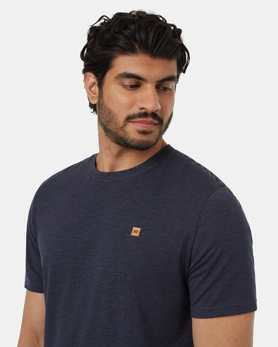 What can we say about this earth-friendly tee that it doesn't already say itself? This classic, straightforward piece is a sustainable staple for any wardrobe. 