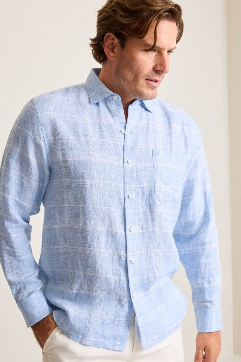 Airy, lightweight linen is our secret to reaching the height of effortless sophistication. A breathable fit meets an easy-to-wear plaid pattern in this warm-weather staple that always looks elevated.