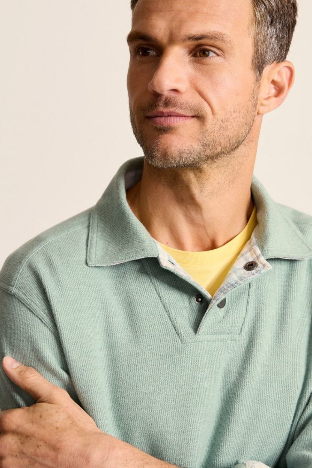 Special details like cord trim and a polished snap placket inspire a polo design like no other—one that effortlessly blends casual and sophisticated appeal. Crafted from a soft, heathered cotton blend, this style is ready for recreation&nbsp;and&nbsp;relaxation, whether you style it alone or as a layer.