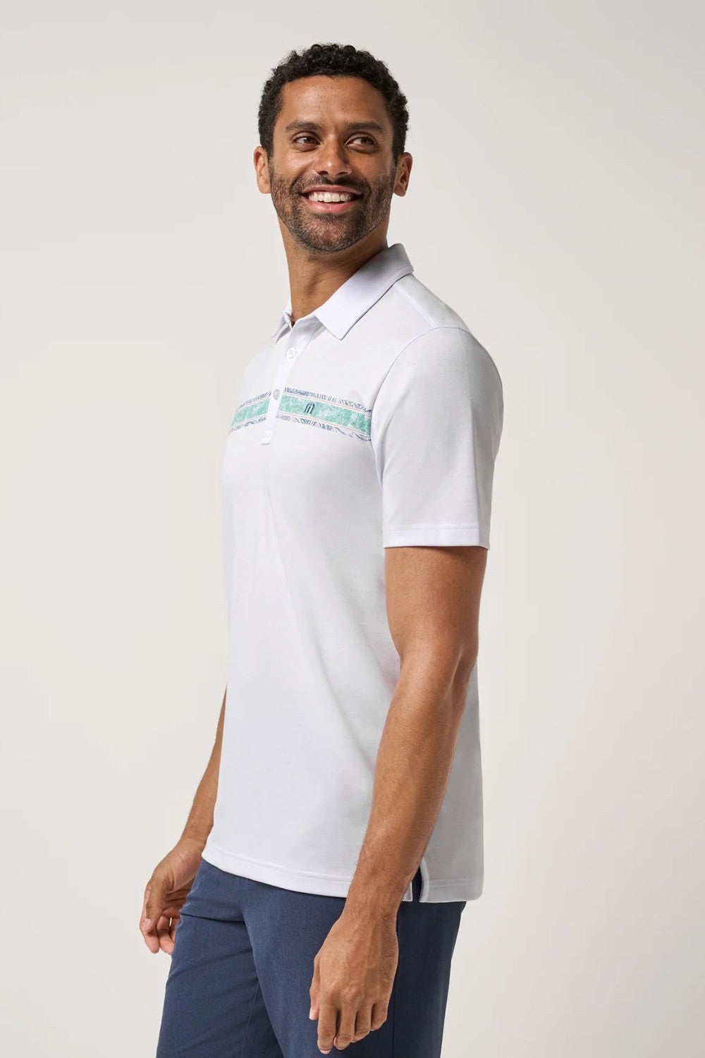 The ALL DAY DRIFT Polo keeps things easy with a little more texture. A soft, peached fabric delivers a broken-in feel, while the chest stripe and subtle palm detail add just enough interest. Finished with a collar that holds its shape.