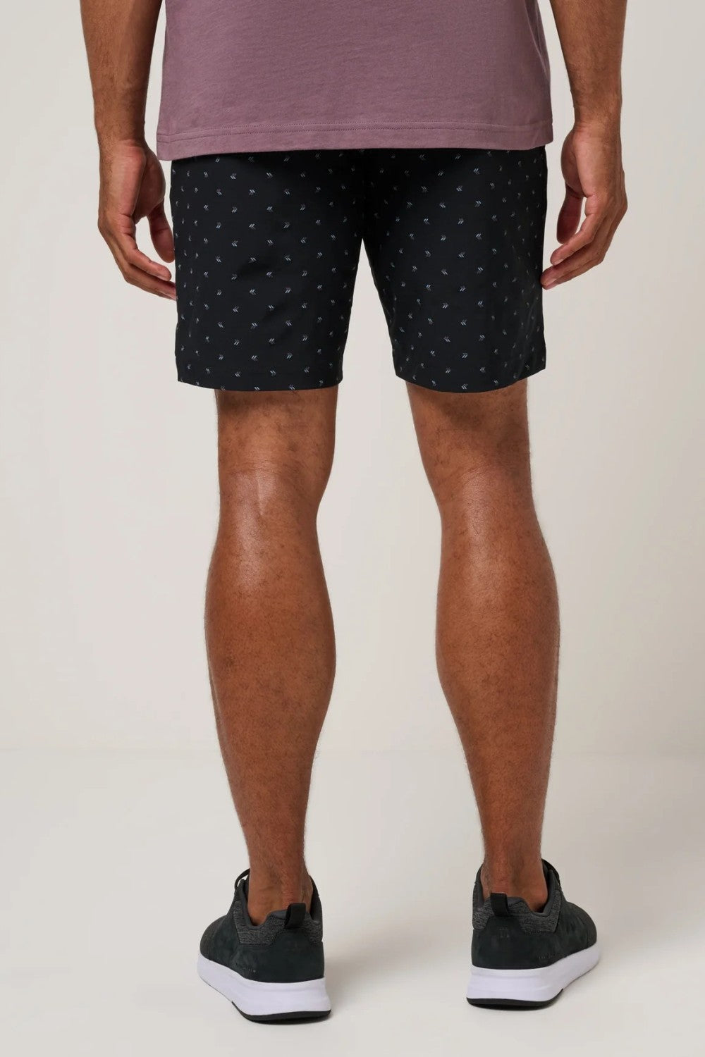 The Beck Short you know, just with a little more personality. An all-over geo print brings the energy, while comfort-driven stretch fabric keeps things easy from morning to last call. Finished with side entry pockets, double welt back pockets, our signature clip label, and a classic 9" inseam.