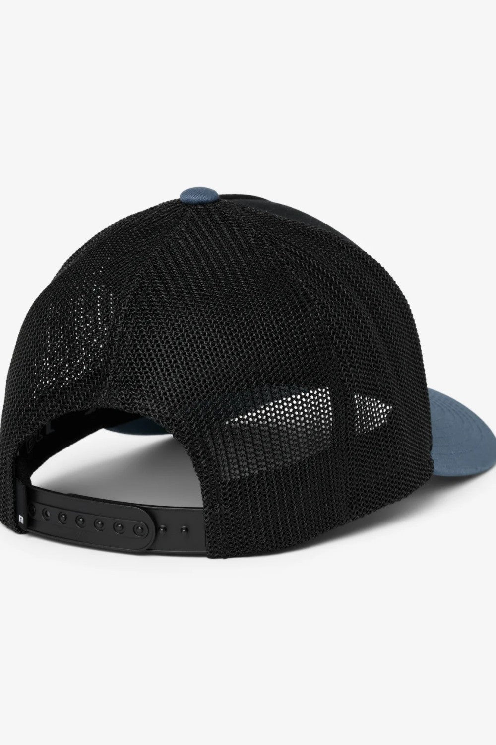 The SWING SEASON HAT leans into that stretch of the year everyone waits for, pairing a breezy two-tone mesh snapback with golf-inspired art and a subtle grass embroidery detail that rewards a closer look. Light, easy, and unmistakably on trend, it’s the hat that says the good rounds are just getting started.