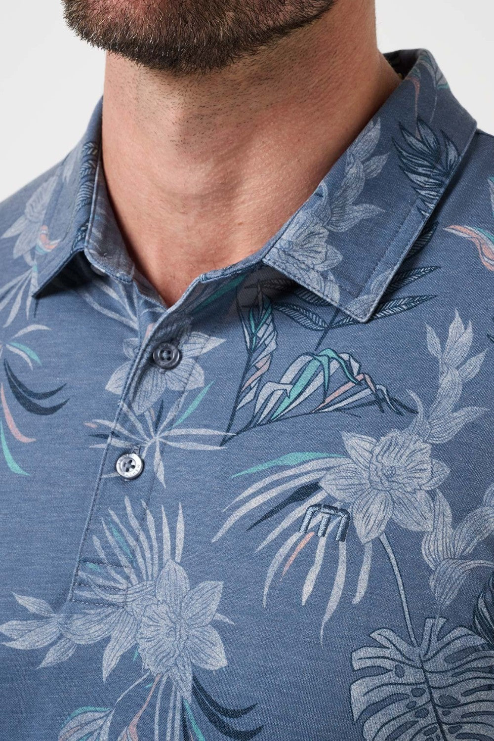 The kind of polo you forget you’re even wearing. Featherweight fabric delivers an ultra-light, incredibly soft feel with easy stretch, while the all-over floral print keeps things relaxed but still put together. Finished with a signature double-needle collar that holds its shape.