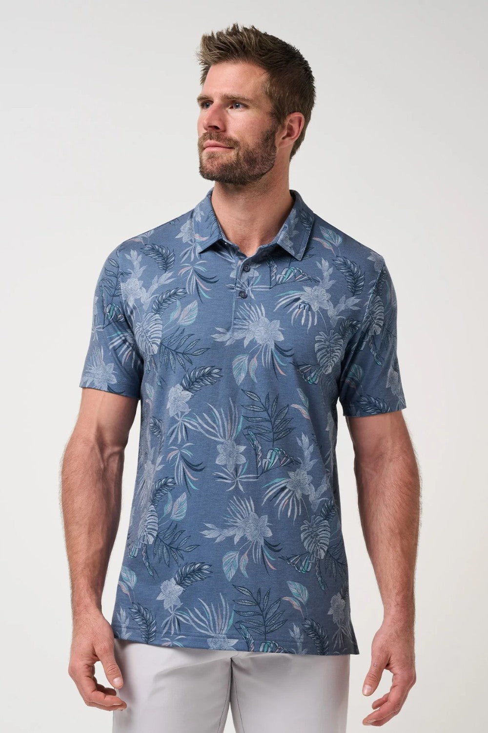 The kind of polo you forget you’re even wearing. Featherweight fabric delivers an ultra-light, incredibly soft feel with easy stretch, while the all-over floral print keeps things relaxed but still put together. Finished with a signature double-needle collar that holds its shape.