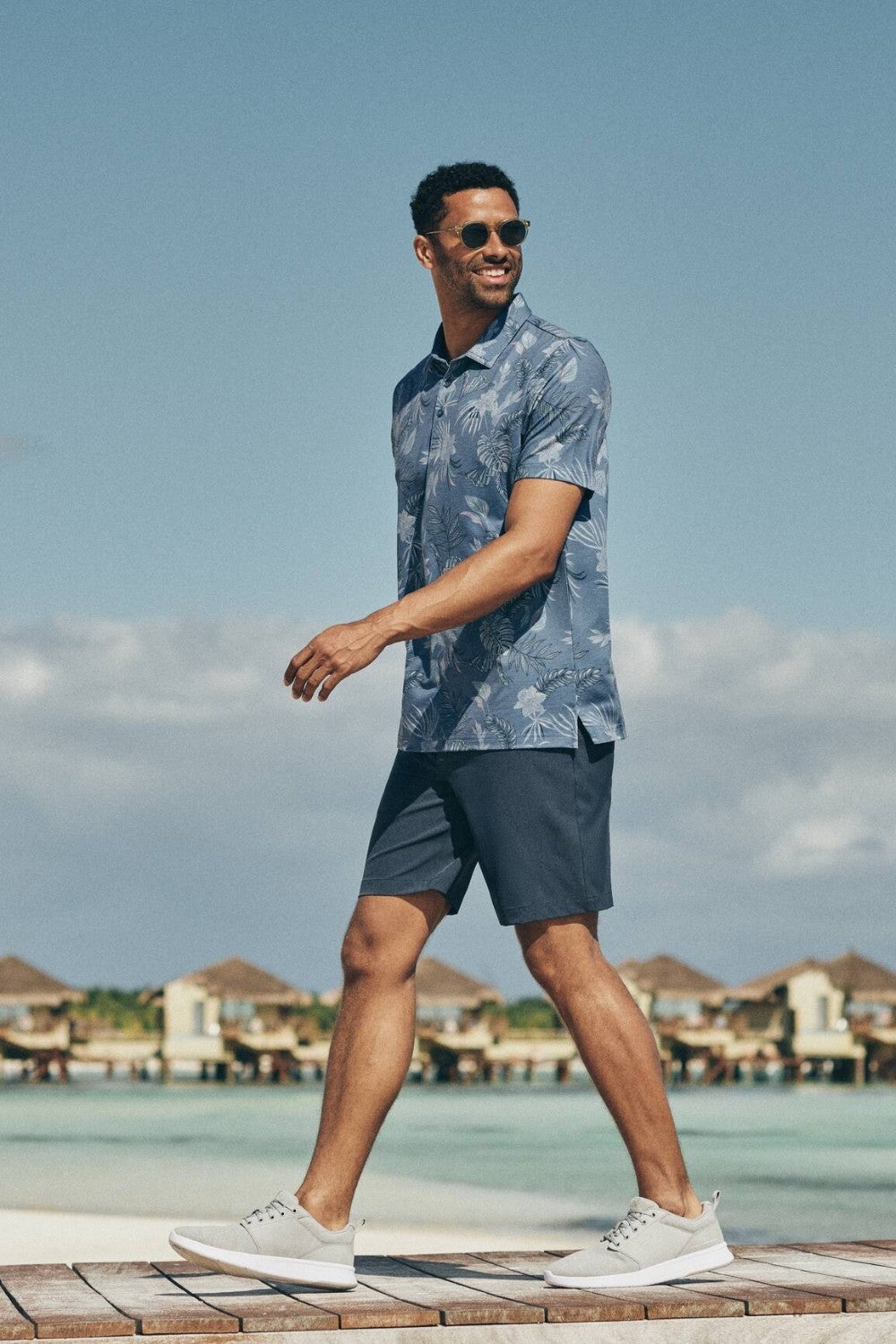 The kind of polo you forget you’re even wearing. Featherweight fabric delivers an ultra-light, incredibly soft feel with easy stretch, while the all-over floral print keeps things relaxed but still put together. Finished with a signature double-needle collar that holds its shape.