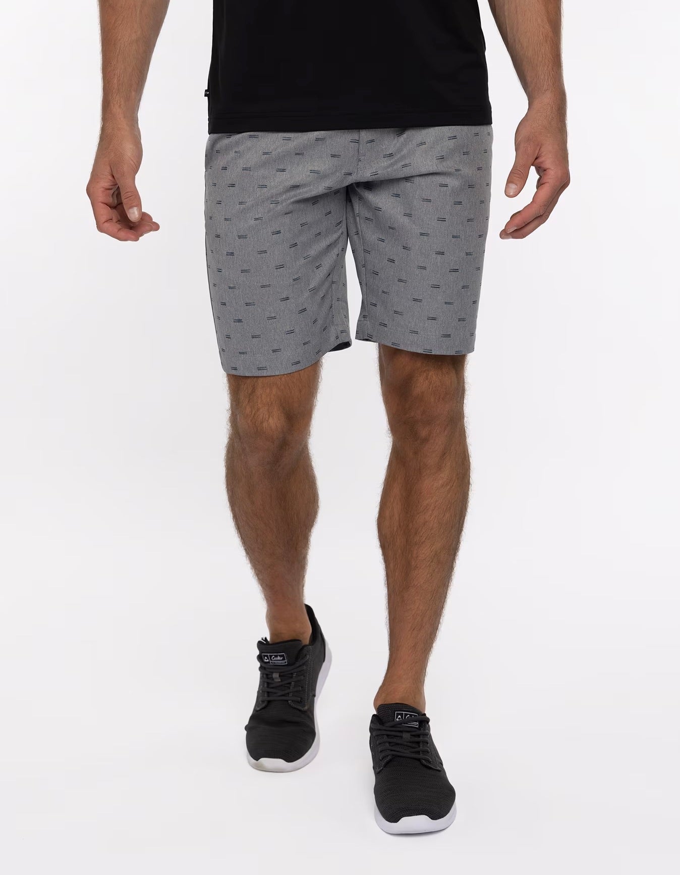 Comfort and style intersect in the SOUTHERN BORDER short. With a two-color geo print, and fabric equipped with both 4-way stretch and quick-drying properties, discover a look and feel you’ll love.