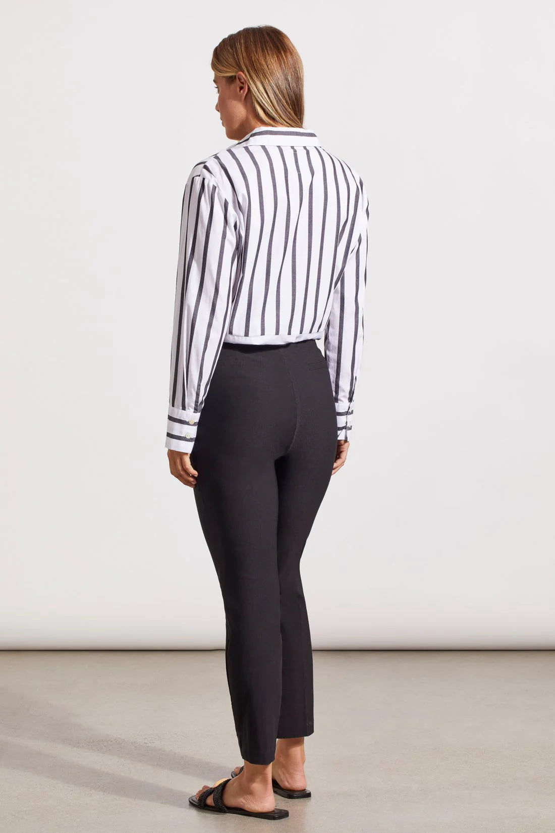 Get ready to move with ease and elegance courtesy of these pull-on ankle pants.