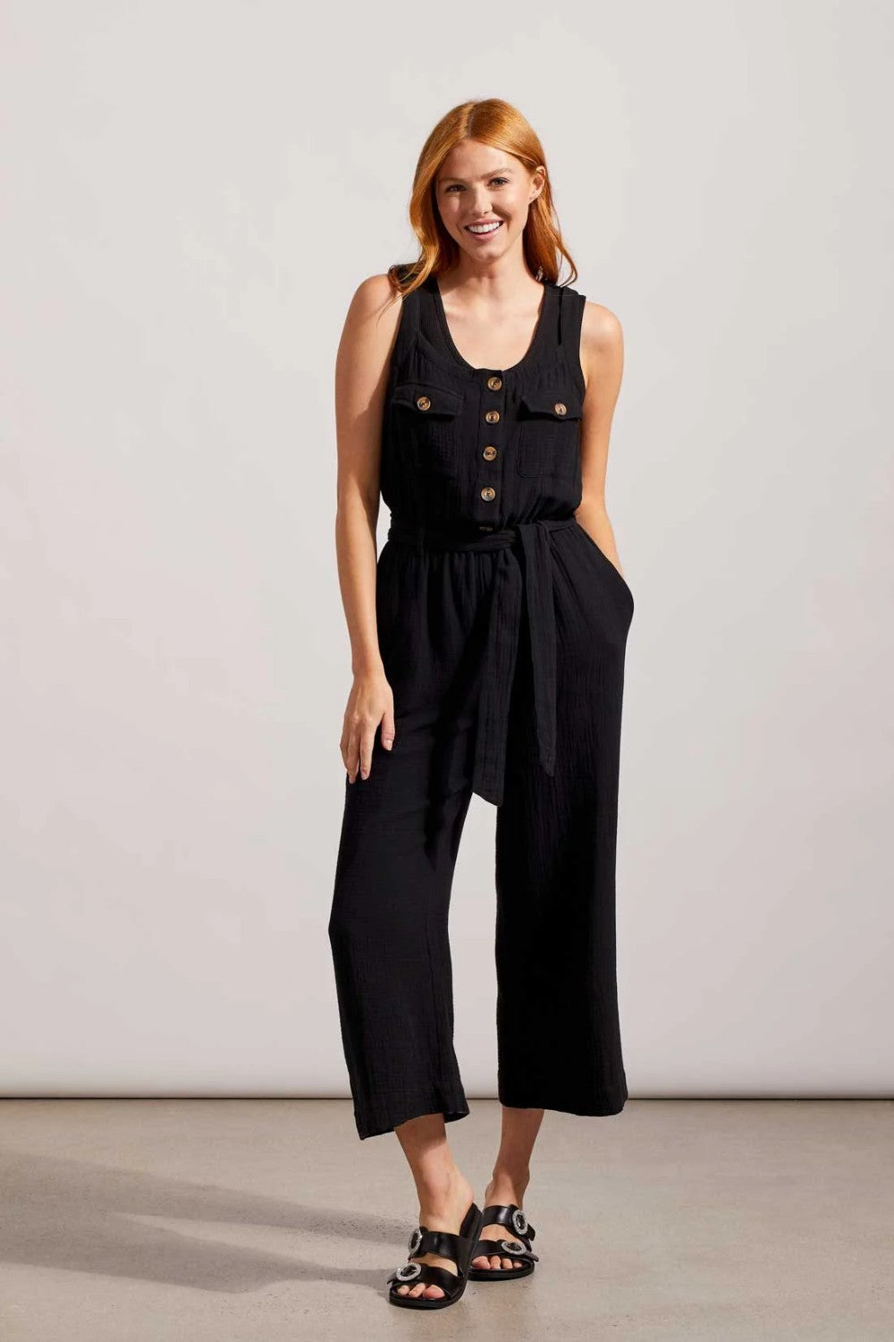 Nail that one-and-done look and instantly revive your warm-weather style by slipping into this sleeveless jumpsuit flaunting little bits of flair and a comfortable fit. We're crushing on the button-front bodice framed by patch pockets, dainty spaghetti straps, 25" inseam, and crinkled gauze fabric that offers lightweight coverage.