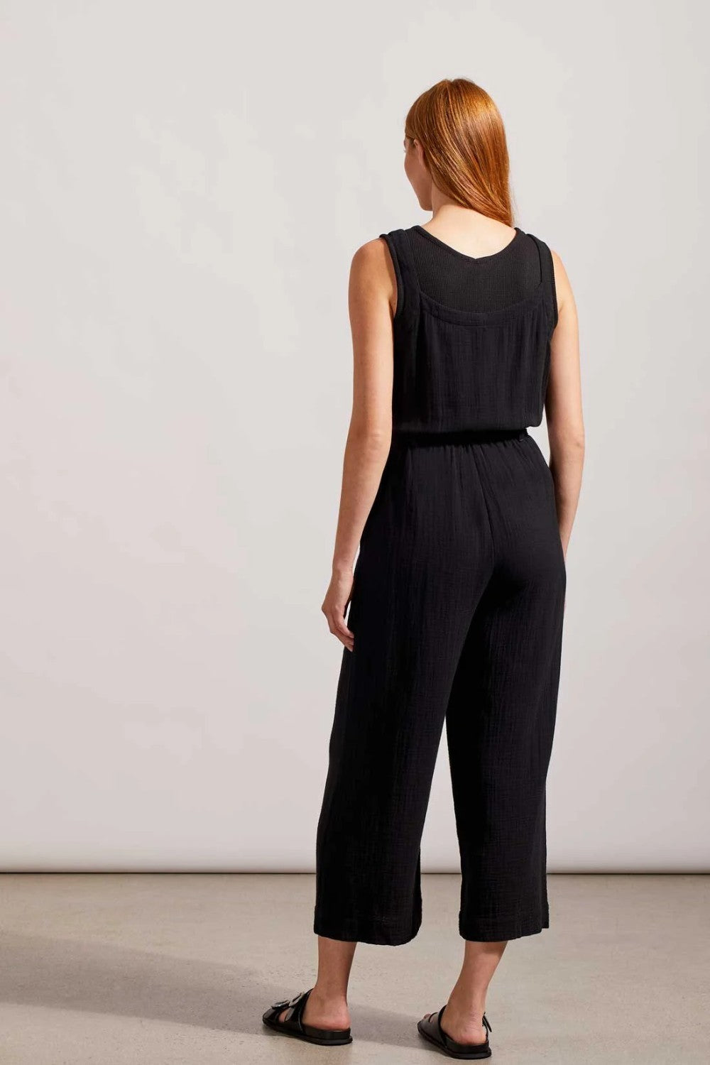 Nail that one-and-done look and instantly revive your warm-weather style by slipping into this sleeveless jumpsuit flaunting little bits of flair and a comfortable fit. We're crushing on the button-front bodice framed by patch pockets, dainty spaghetti straps, 25" inseam, and crinkled gauze fabric that offers lightweight coverage.