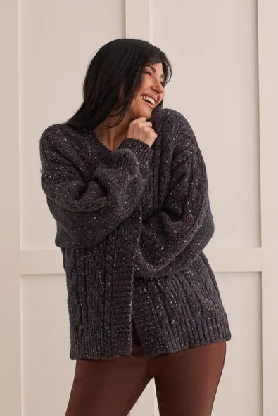 This cozy cocoon cardigan is gift-wrapped comfort for on-the-go style. We're obsessed with the chunky popcorn knit fabric, open-front design, long sleeves with casual drop shoulders, and ribbed trim at the edges and cuffs. 