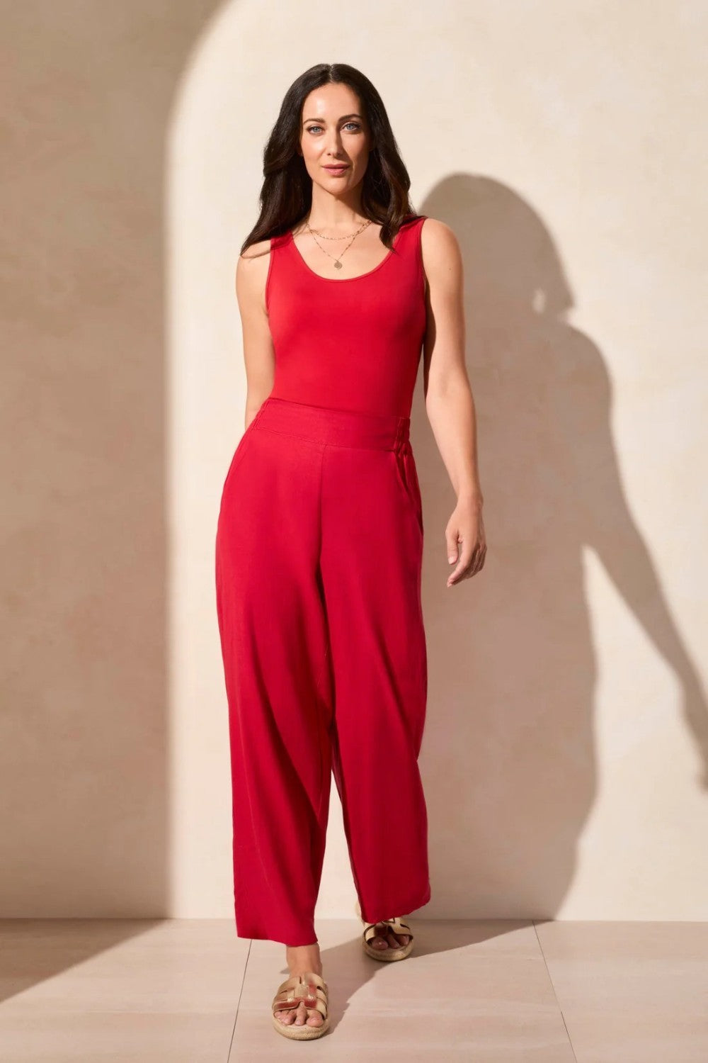 Crafted from a breathable linen-blend weave and designed with a stylish hem vent detail, these wide-leg ankle pants are a go-to favourite for warm weather. An elastic back waistband provides a comfortable fit, while handy front pockets offer convenient storage for your daily necessities.