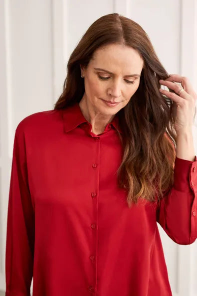 This button-up shirt takes two opposites and unites them in a way we never thought possible—an elegant flowy fit thanks to smooth satin fabric and a sharply-styled appearance with a crisply collared neckline. 