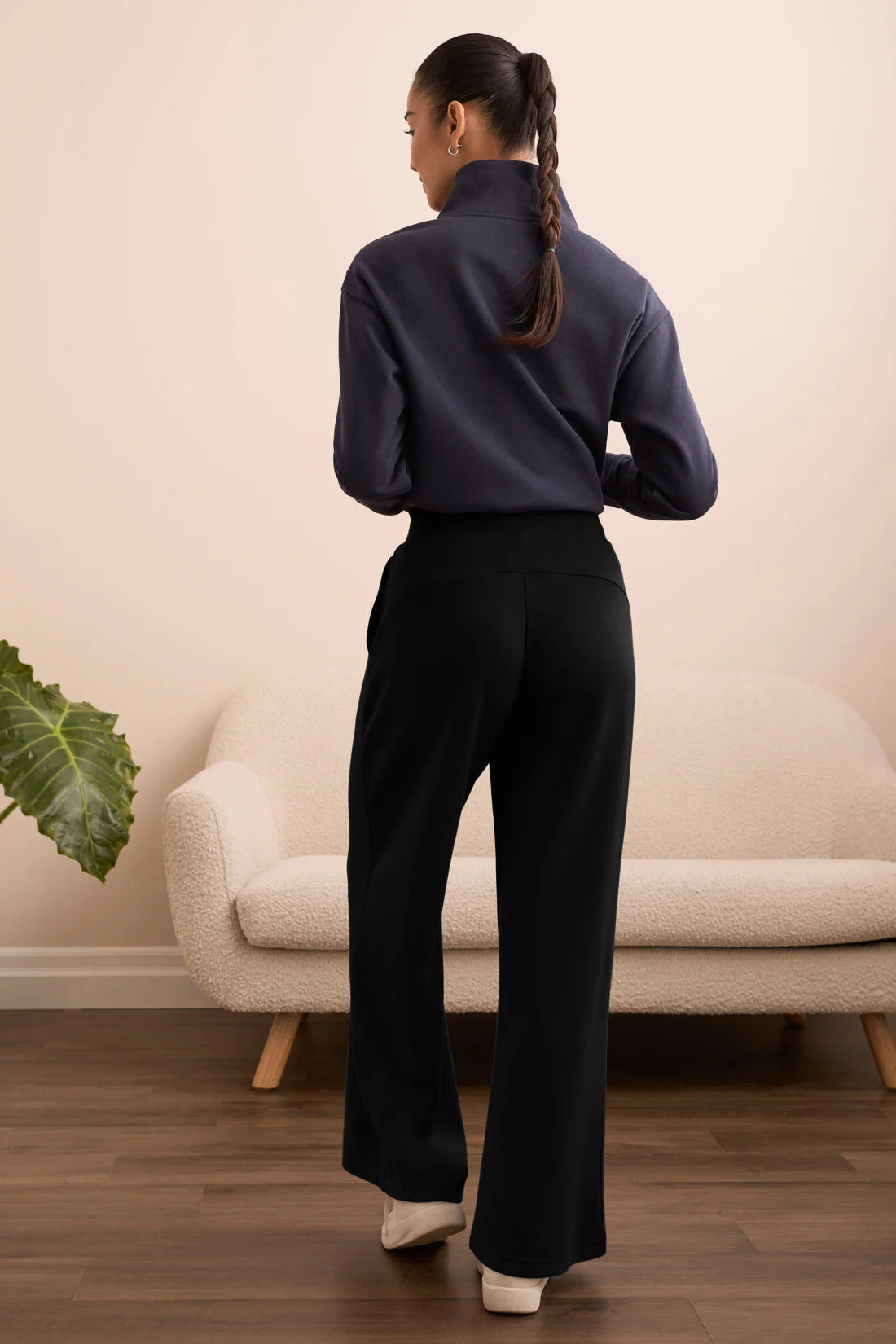 Elevate your look with these flowy wide-leg pants, expertly crafted from Techno Lux material for a blend of luxurious softness and four-way stretch. The extremely comfortable pull-on waistband ensures a smooth, relaxed silhouette, making them perfect for effortless style and comfort.