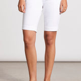 When classic design and comfort combine, these slim leg Bermuda shorts appear.