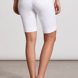 When classic design and comfort combine, these slim leg Bermuda shorts appear.