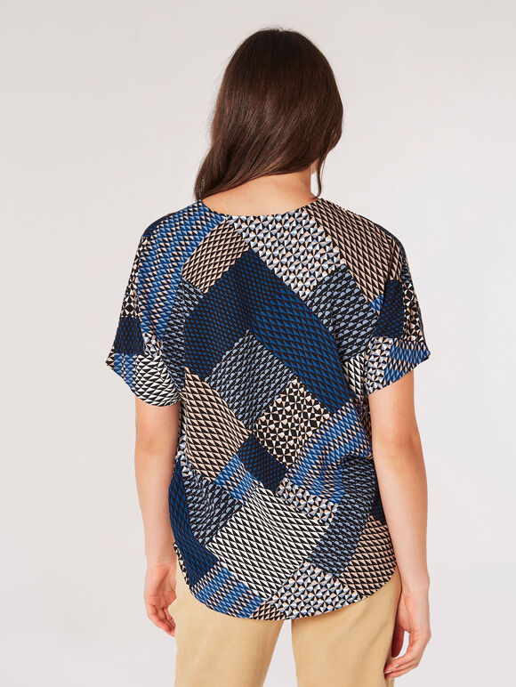 Tap into statement style with this patchwork print T-shirt. Crafted from a woven, textured fabric to an oversized fit, this lightweight tee features short sleeves, a crew neckline, and a dipped hem. Team yours with slim-fit jeans for relaxed, off-duty outfitting.