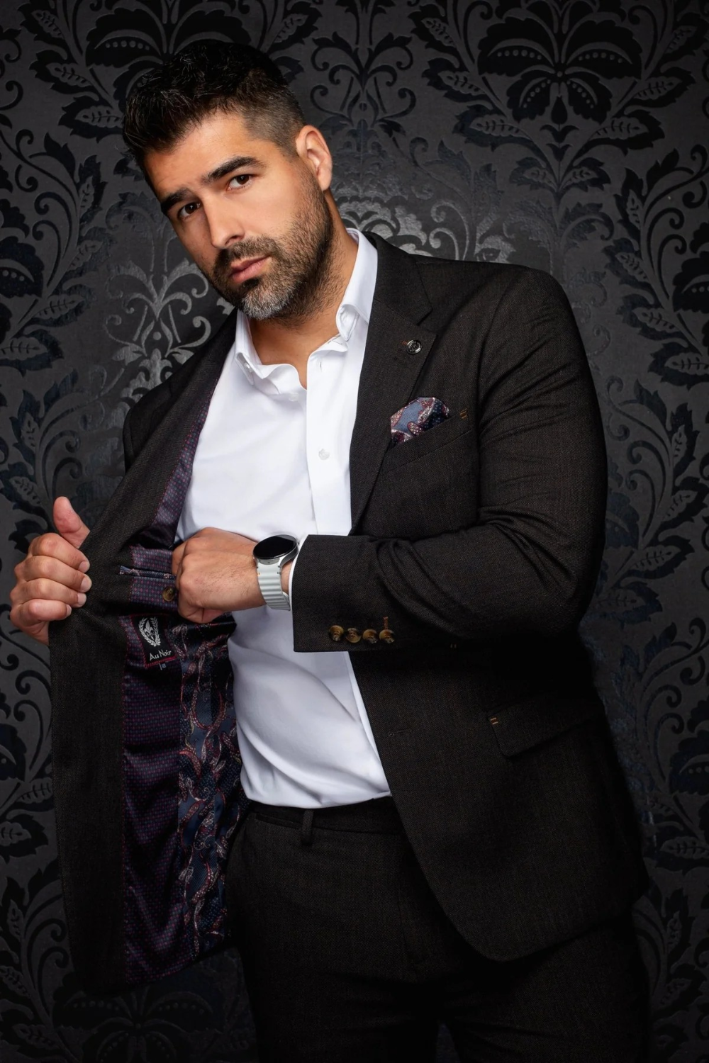 Broderick's Clothing Co. Au Noir TYCHO blazer in dark brown with a patterned interior lining and pocket square.