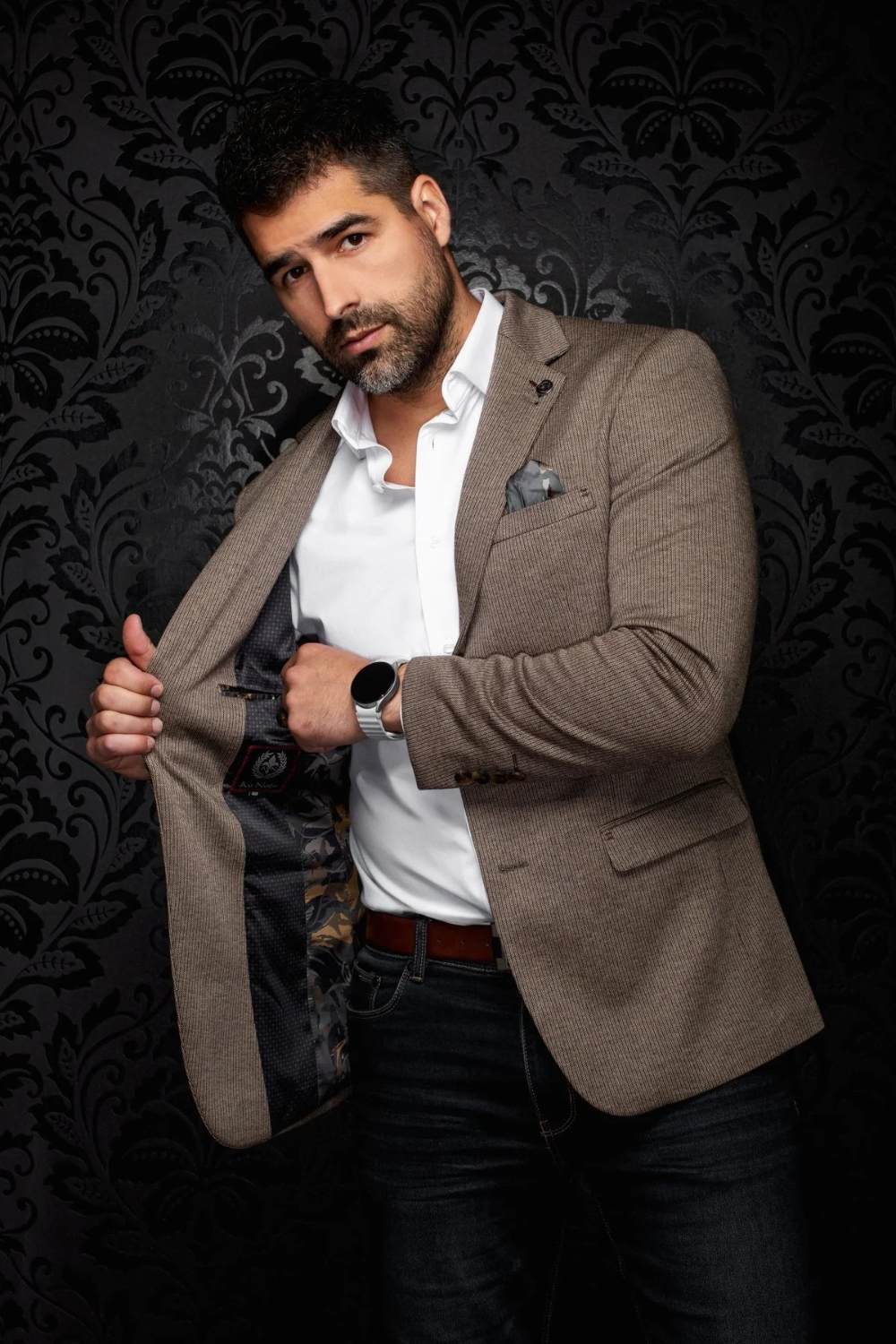 Broderick's Clothing Co. Au Noir EAMES blazer in brown textured fabric with patterned lining and pocket square