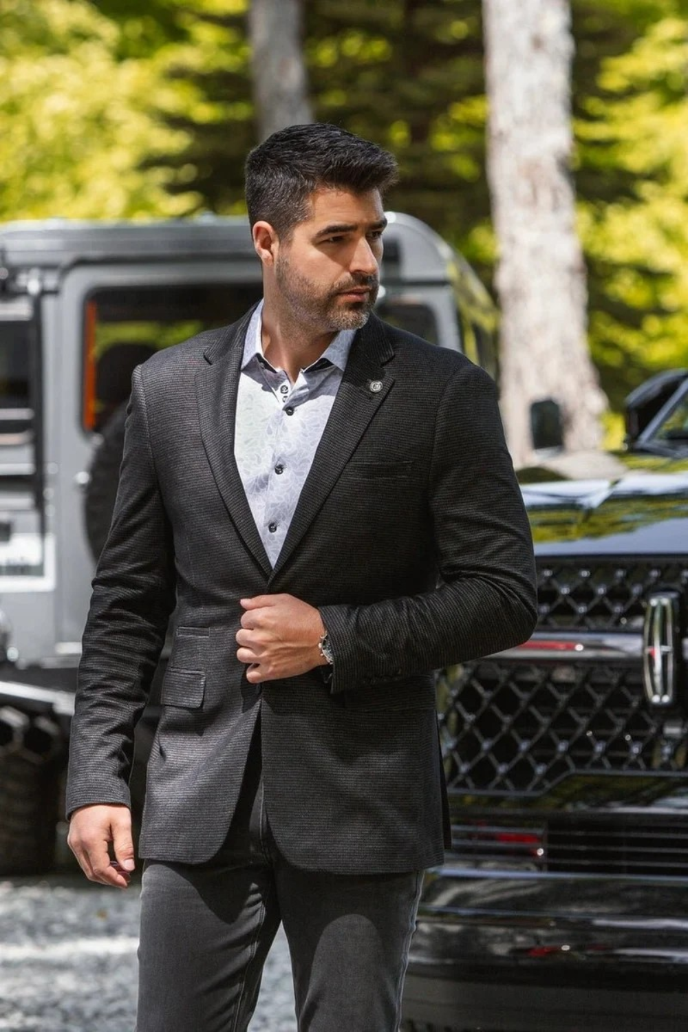 Broderick's Clothing Co. Au Noir SCARPA blazer in charcoal grey worn by a man with a patterned shirt outdoors
