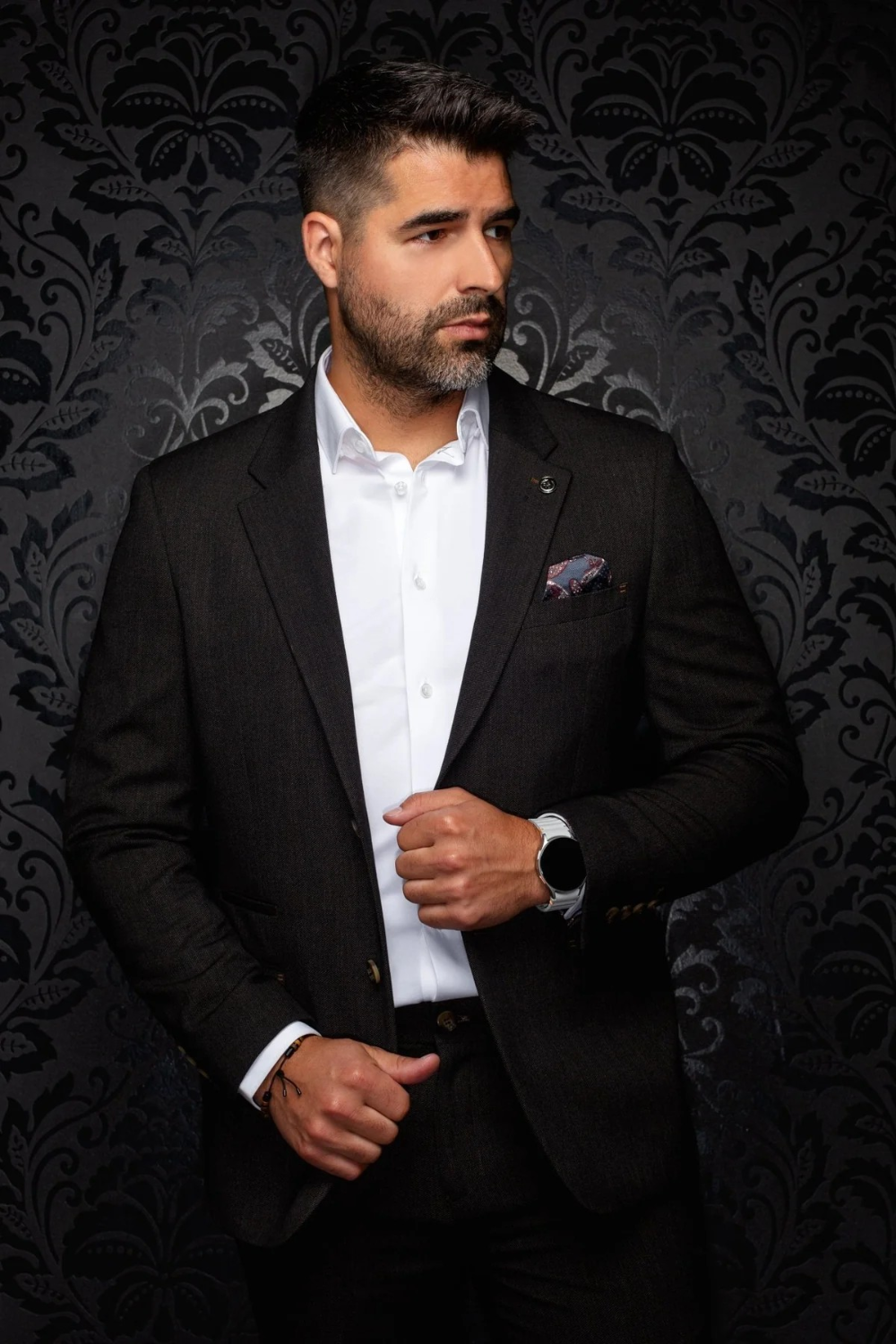 Broderick's Clothing Co. Au Noir TYCHO dark brown blazer worn by a man with a white shirt and patterned pocket square
