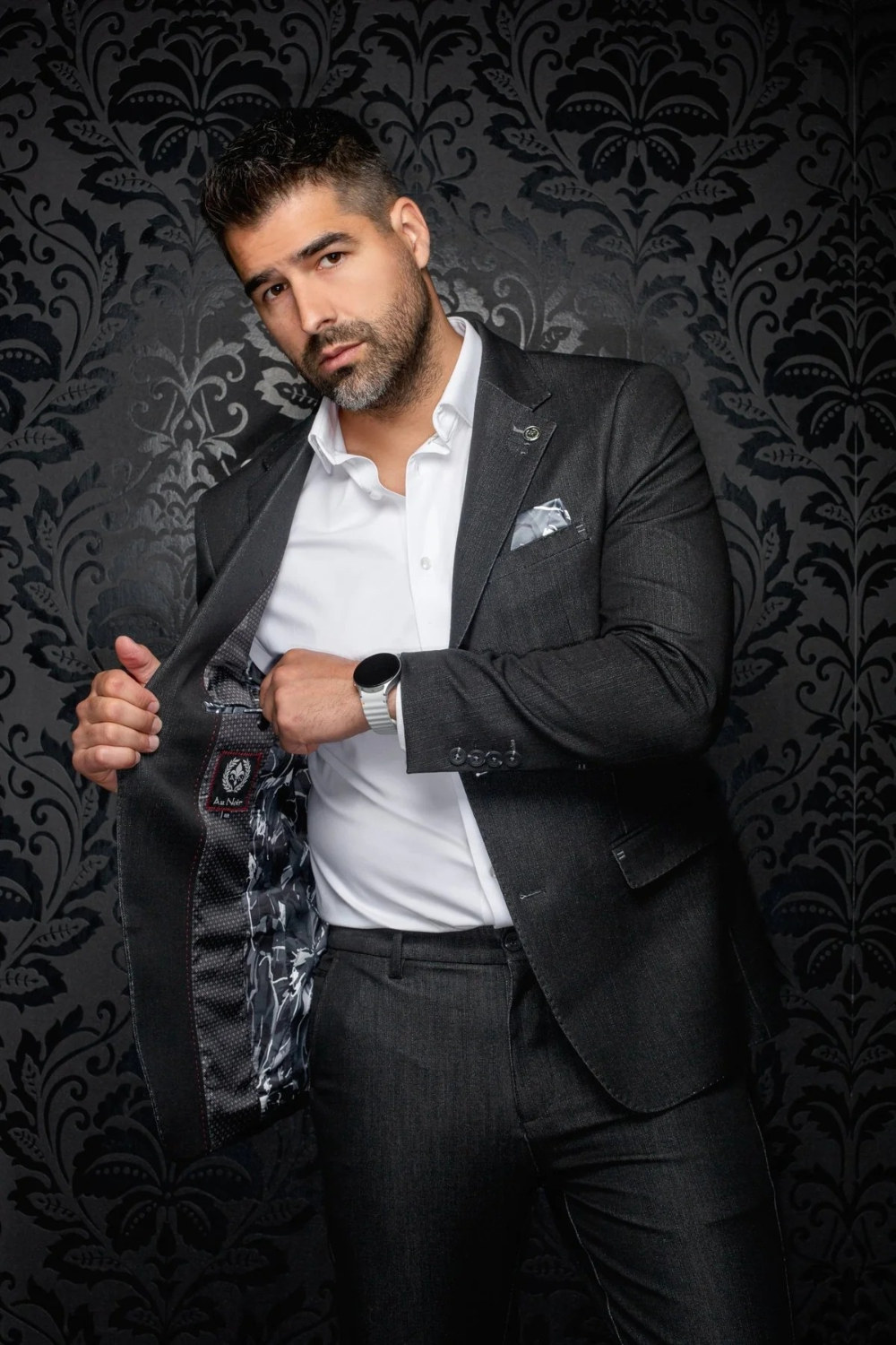 Broderick's Clothing Co. Au Noir charcoal grey single breasted blazer with patterned inner lining on a male model