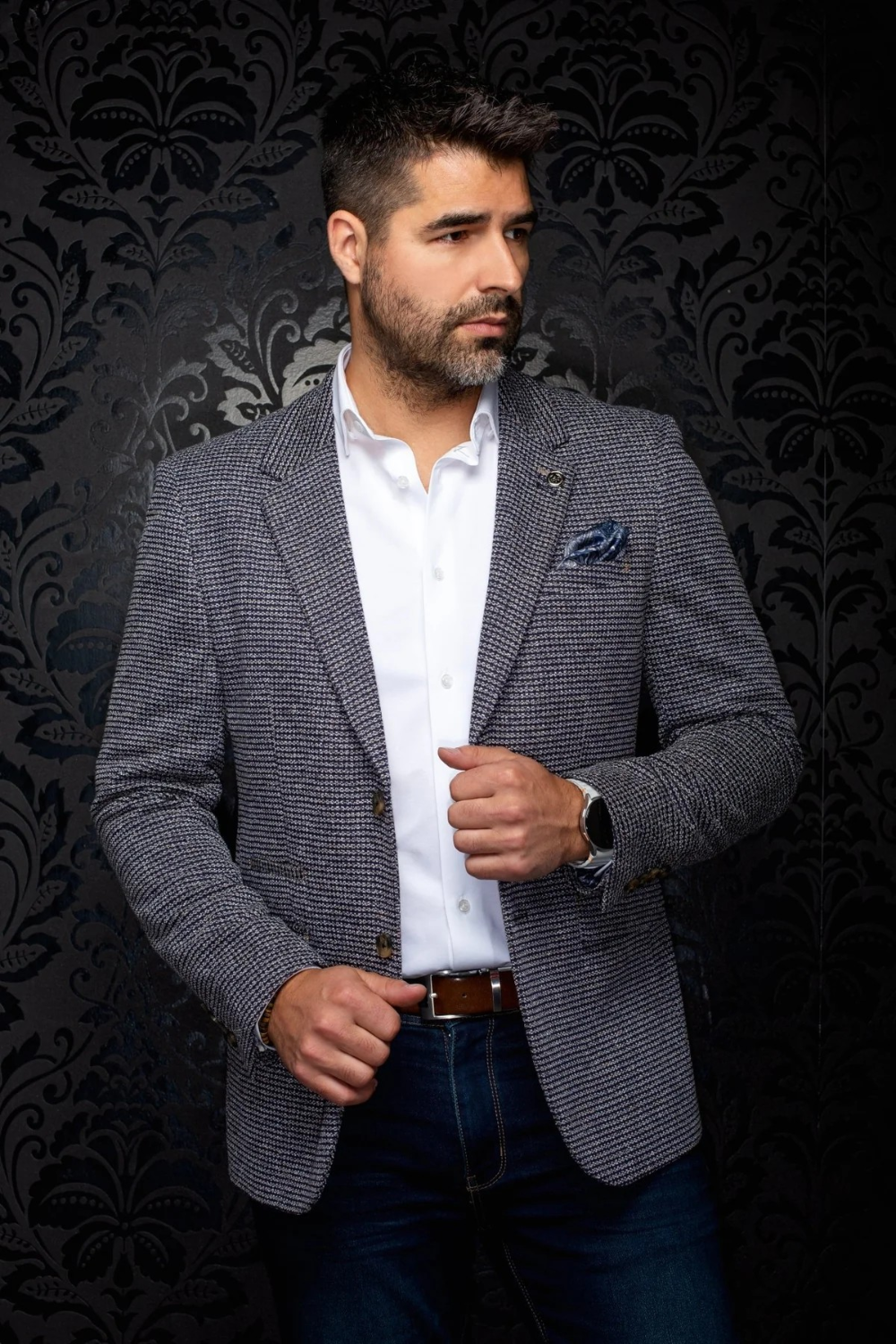 Broderick's Clothing Co. Au Noir KONRAD navy mix single breasted blazer with flap pockets on a man